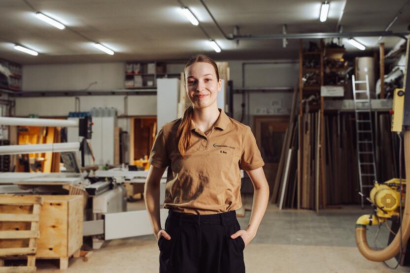 Portraitbild von Mitarbeiterin der Tischlerei Lohse