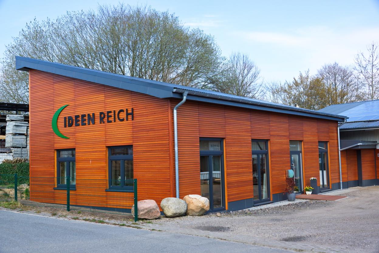 Au&szlig;enansicht Ausstellungsgeb&auml;ude IDEEN REICH der TISCHLEREI LOHSE