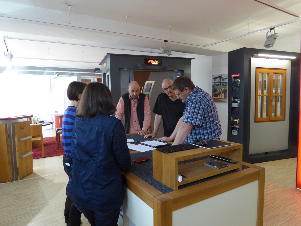 ERFA Arbeit 2018 - gemeinsam wird &uuml;ber unser neues Ausstellungsgeb&auml;ude diskutiert